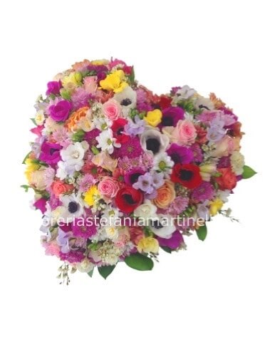 Cuore di fiori misti di stagione