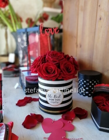 Flower box con 9 rose rosse