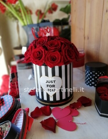 Flower box con 21 rose rosse fresche
