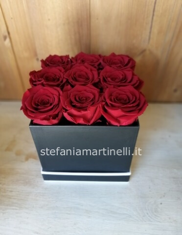 Flower box con 9 rose rosse