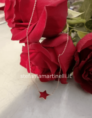 7 rose rosse gambo lungo con ciondolo a stella